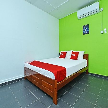Oyo 90315 Chalet Pantai Rantau Panjang Kuala Rompin Eksteriør billede
