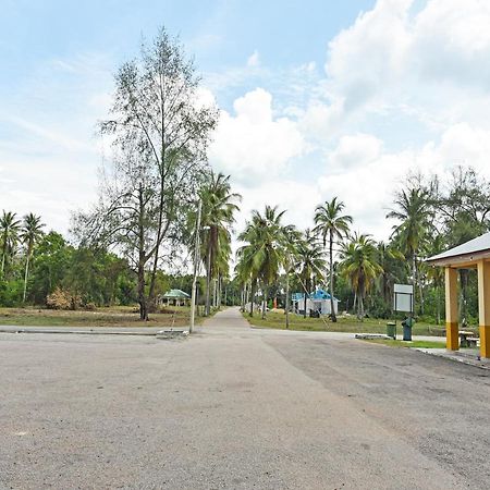 Oyo 90315 Chalet Pantai Rantau Panjang Kuala Rompin Eksteriør billede
