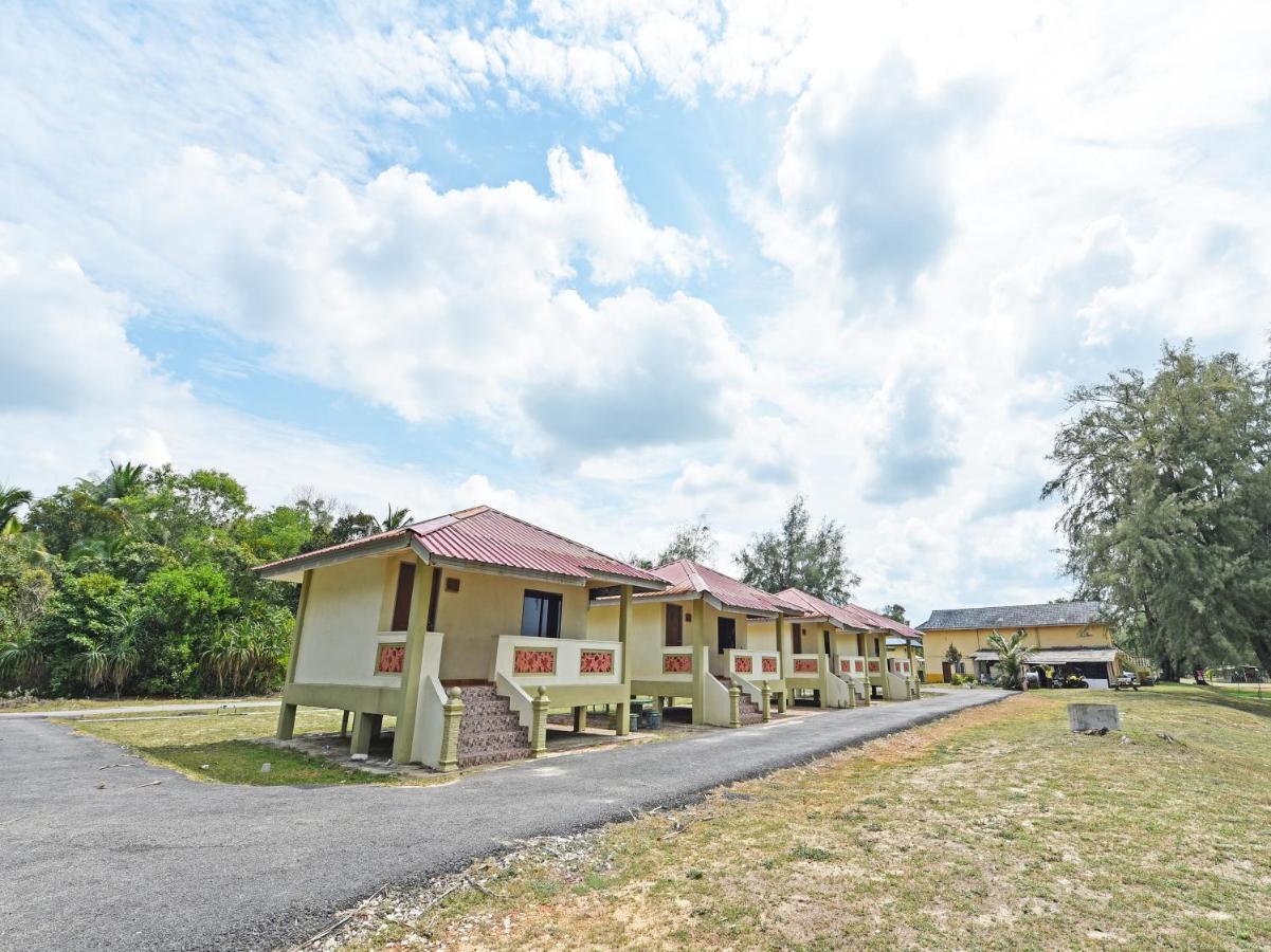 Oyo 90315 Chalet Pantai Rantau Panjang Kuala Rompin Eksteriør billede