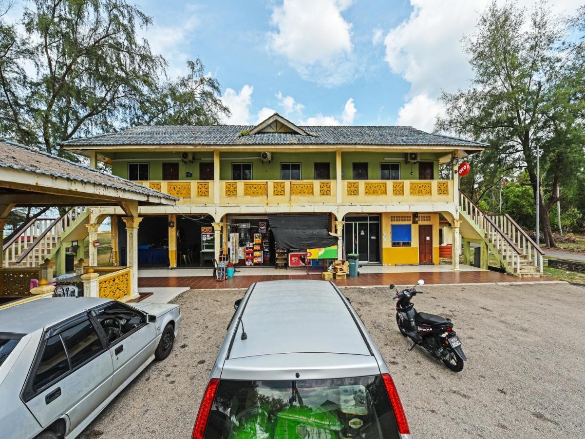 Oyo 90315 Chalet Pantai Rantau Panjang Kuala Rompin Eksteriør billede