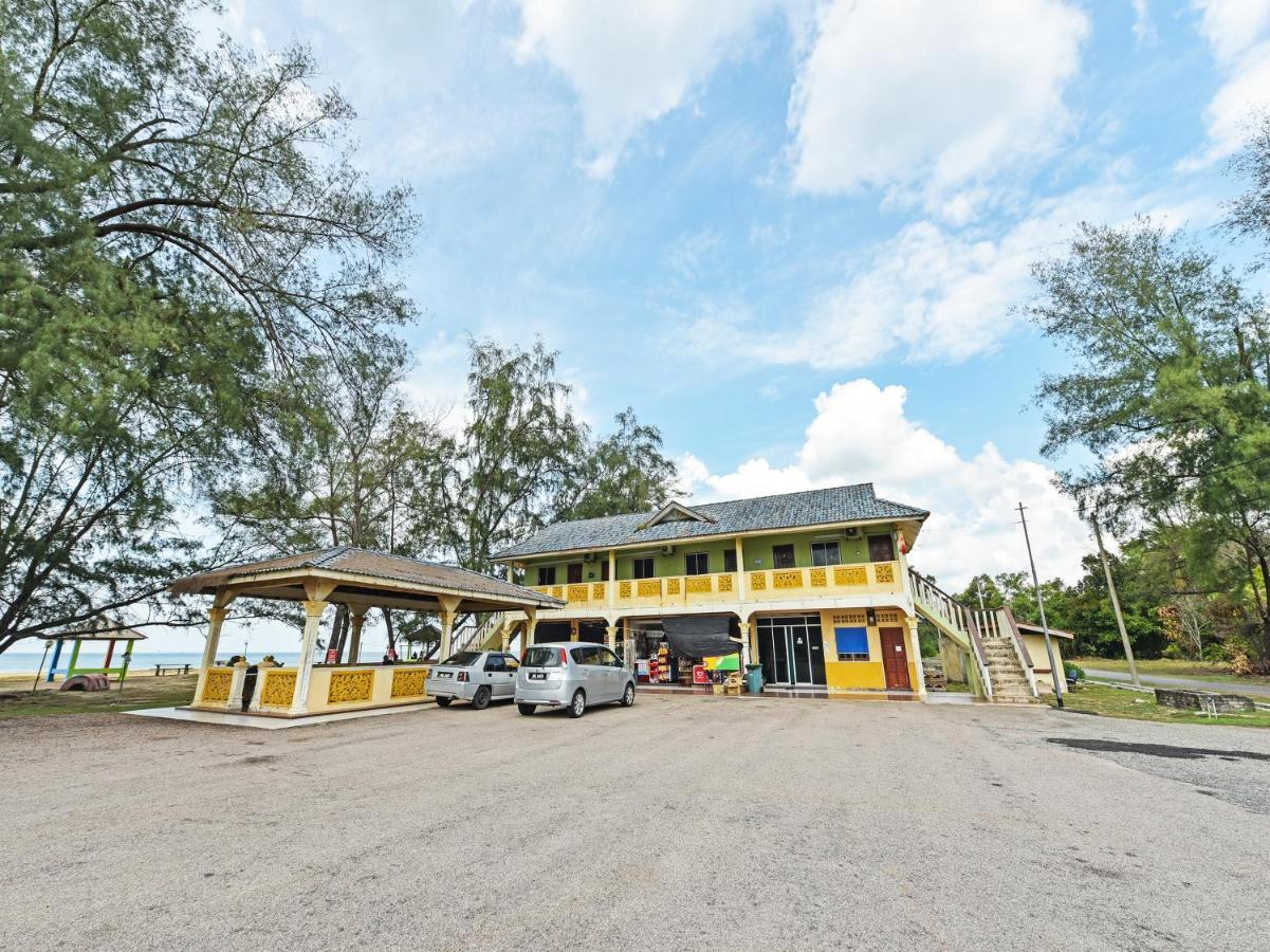 Oyo 90315 Chalet Pantai Rantau Panjang Kuala Rompin Eksteriør billede