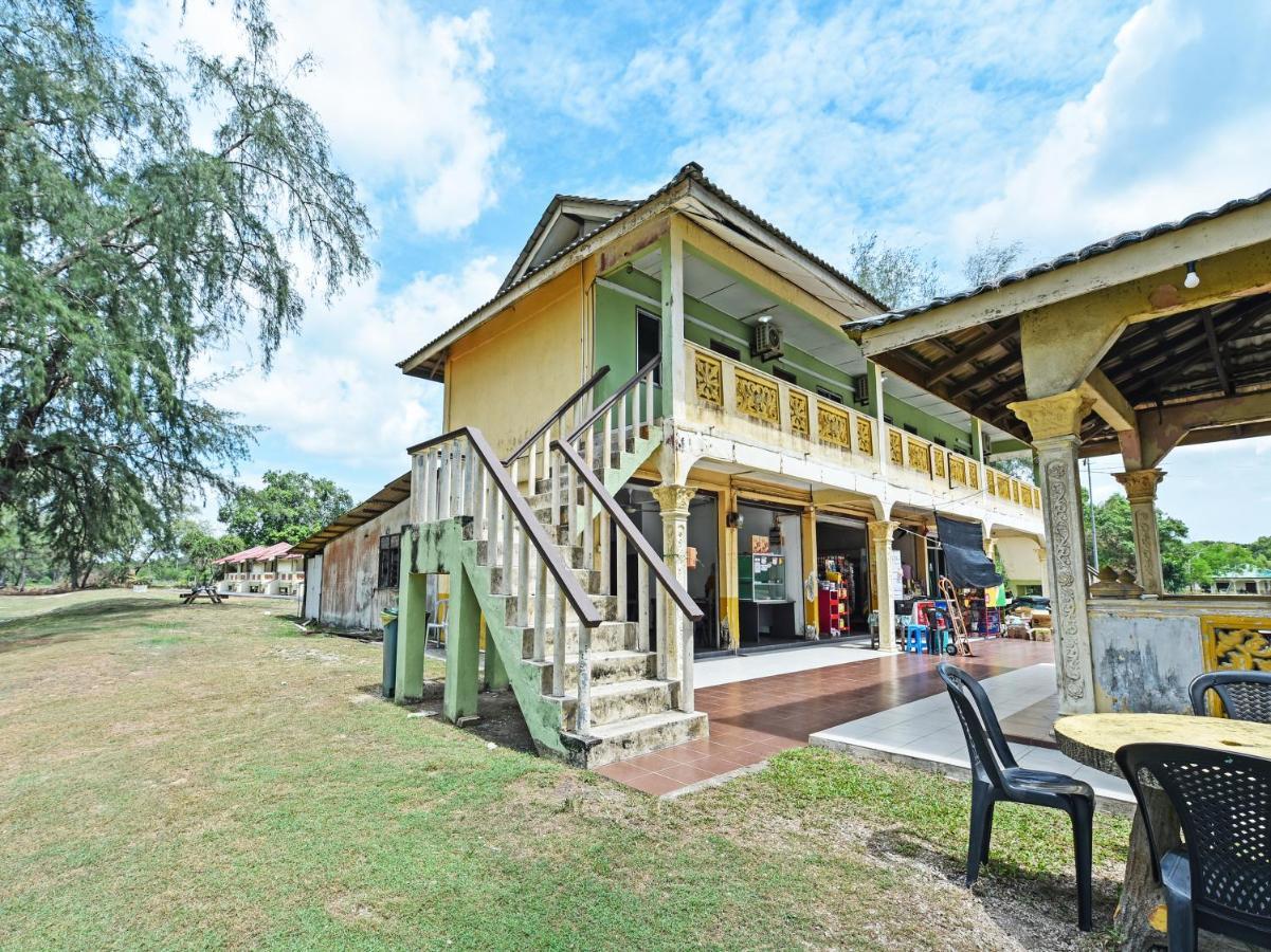 Oyo 90315 Chalet Pantai Rantau Panjang Kuala Rompin Eksteriør billede
