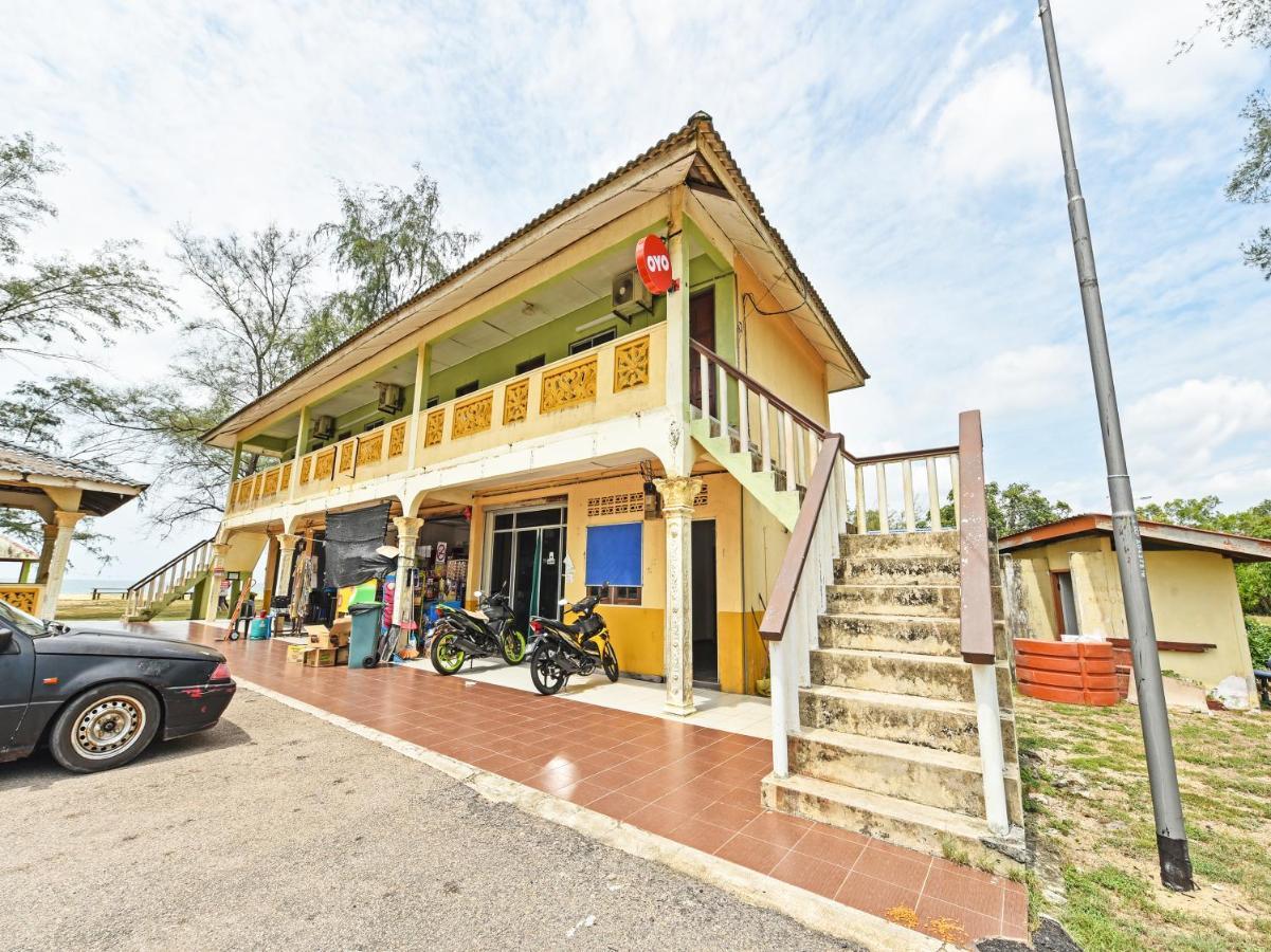 Oyo 90315 Chalet Pantai Rantau Panjang Kuala Rompin Eksteriør billede