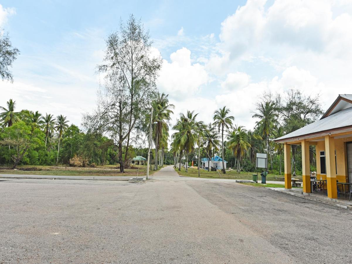 Oyo 90315 Chalet Pantai Rantau Panjang Kuala Rompin Eksteriør billede