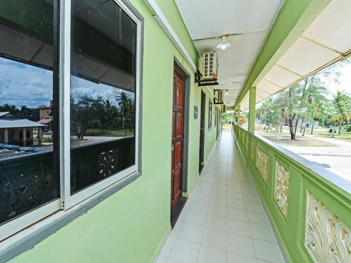 Oyo 90315 Chalet Pantai Rantau Panjang Kuala Rompin Eksteriør billede