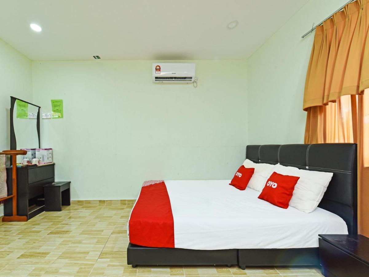 Oyo 90315 Chalet Pantai Rantau Panjang Kuala Rompin Eksteriør billede