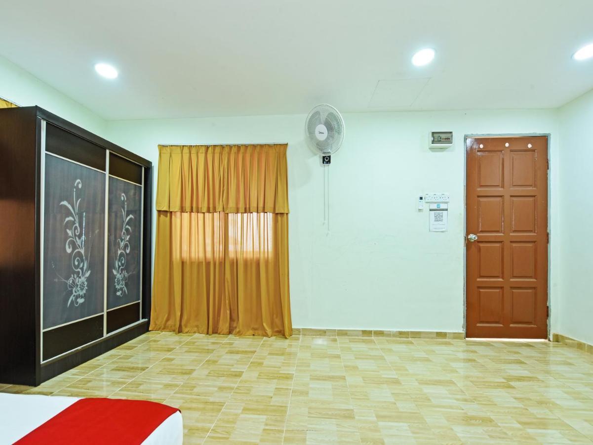 Oyo 90315 Chalet Pantai Rantau Panjang Kuala Rompin Eksteriør billede