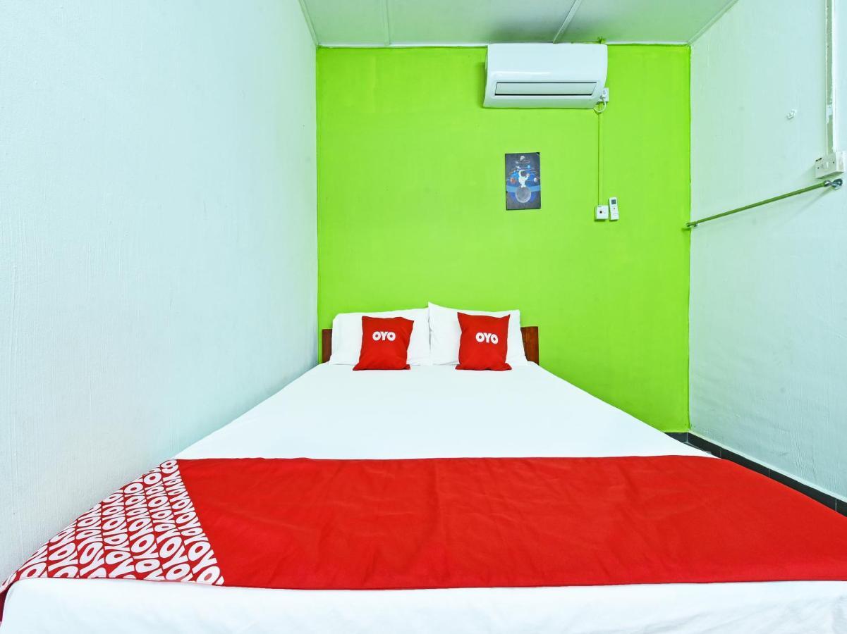 Oyo 90315 Chalet Pantai Rantau Panjang Kuala Rompin Eksteriør billede